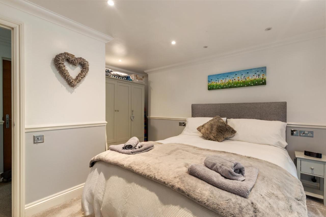 3 South Beach Court - Cosy Seafront Apartment Tenby Eksteriør bilde