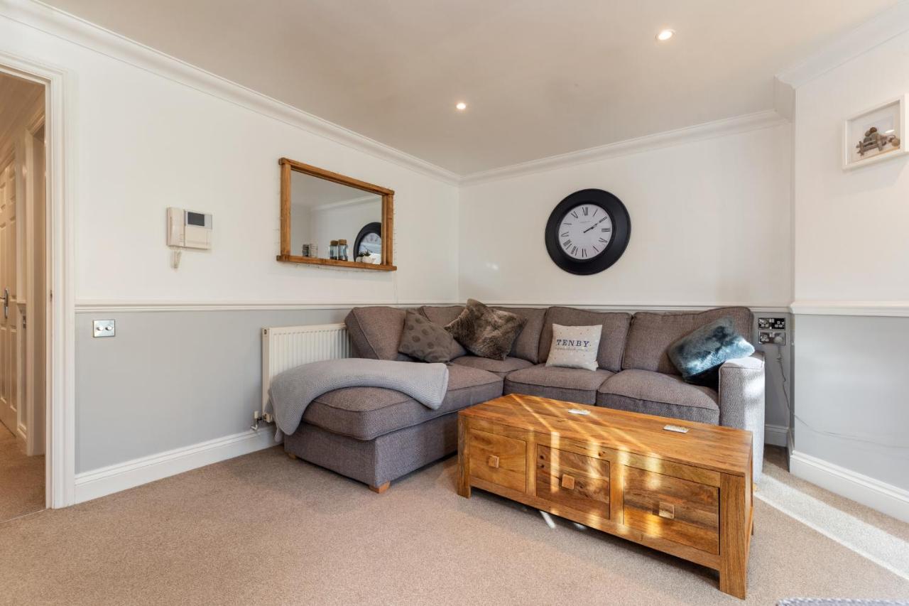 3 South Beach Court - Cosy Seafront Apartment Tenby Eksteriør bilde