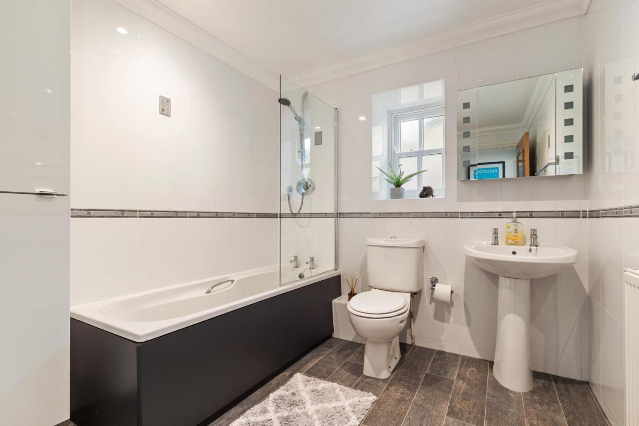 3 South Beach Court - Cosy Seafront Apartment Tenby Eksteriør bilde